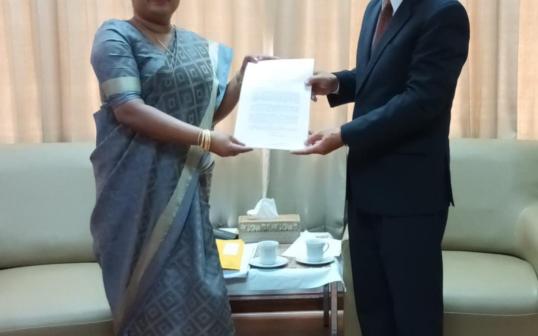 Handed over open copies of Letter of Credence to Director General of Protocol of the Ministry of Foreign Affairs, Amphay Kindavong, as the Sri Lanka Ambassador to the Lao People’s Democratic Republic