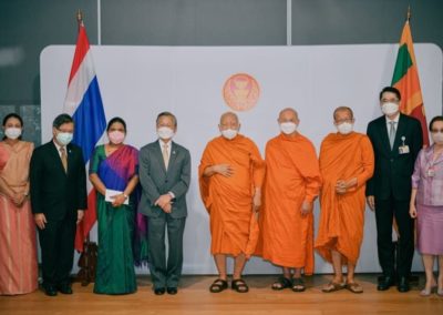 The President of the National Assembly and Speaker of the House of Representatives of the Kingdom of Thailand Chuan Leekpai hands over 700,000 THB aid to crisis-hit in Sri Lanka