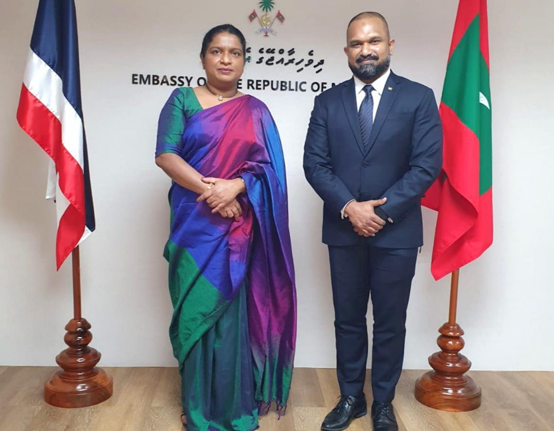 Ambassador (designate) Chaminda Colonne paid a courtesy call on Maldivian Ambassador Mohamed Jinah to Thailand 