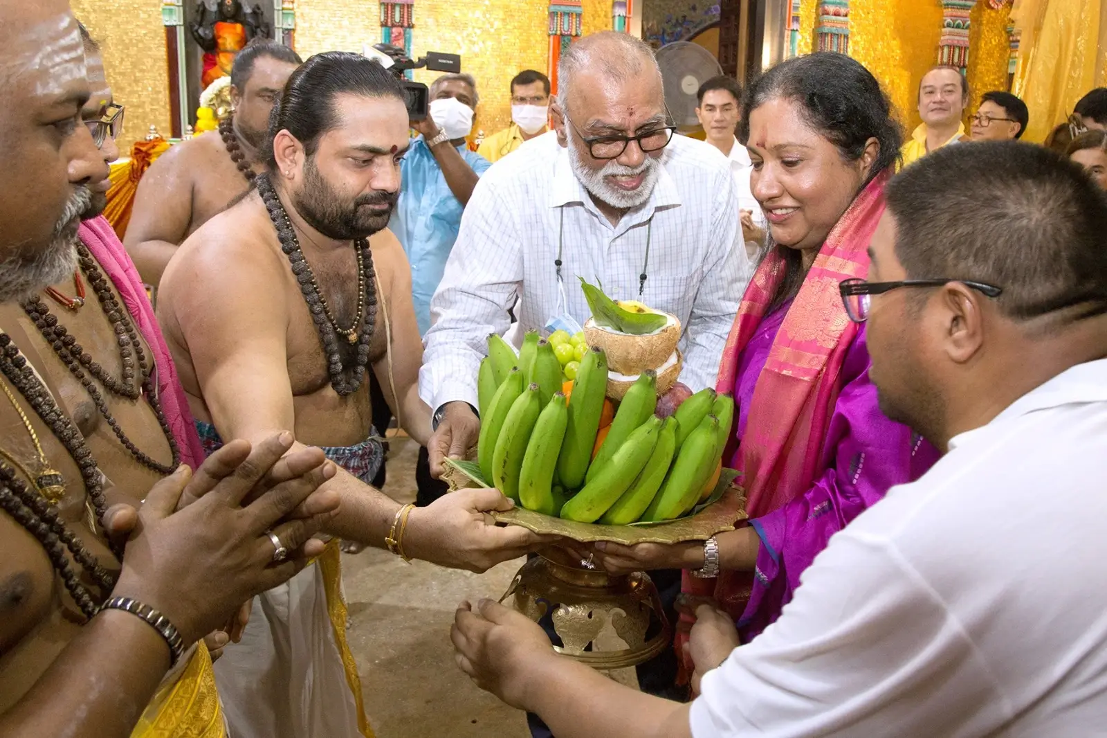 Ambassador of Sri Lanka Attends Navaratri Pooja at Maha Mari Amman Hindu Temple in Bangkok