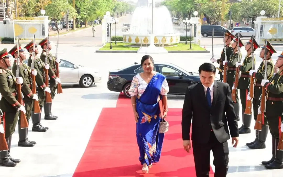 Ambassador Wijayanthi Edirisinghe presents the Letter of Credence to the President Thongloun Sisoulith of the Lao People’s Democratic Republic in Vientiane
