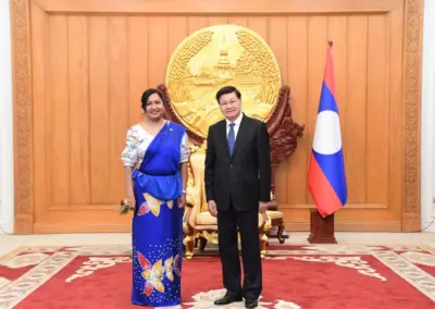 Ambassador Wijayanthi Edirisinghe presents the Letter of Credence to the President Thongloun Sisoulith of the Lao People’s Democratic Republic in Vientiane