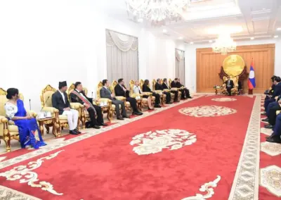 Ambassador Wijayanthi Edirisinghe presents the Letter of Credence to the President Thongloun Sisoulith of the Lao People’s Democratic Republic in Vientiane