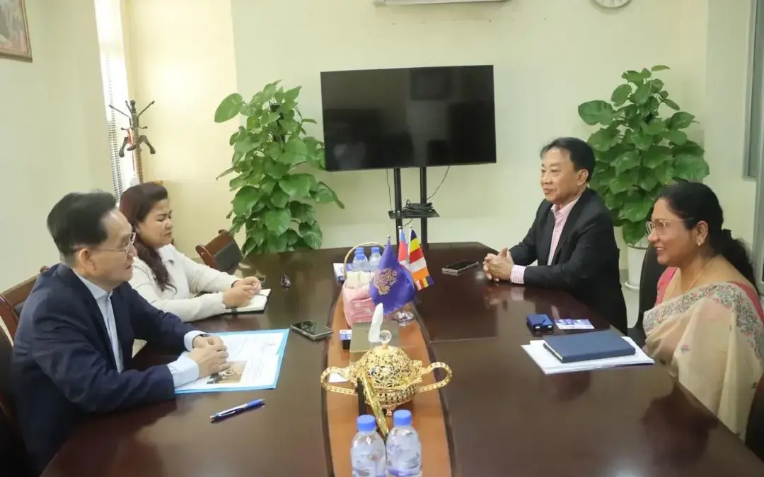 Ambassador of Sri Lanka meets the President of the Cambodia Chamber of Commerce