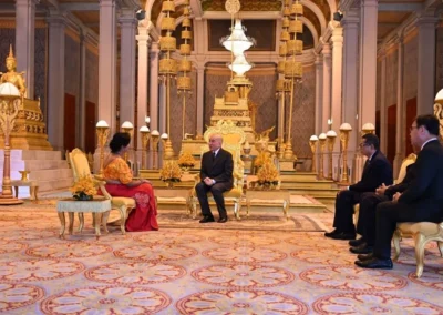 Ambassador Wijayanthi Edirisinghe presents the Letter of Credence to the His Majesty Preah Bat Samdech Preah Boromneath Norodom Sihamoni, King of Cambodia