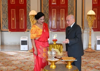 Ambassador Wijayanthi Edirisinghe presents the Letter of Credence to the His Majesty Preah Bat Samdech Preah Boromneath Norodom Sihamoni, King of Cambodia