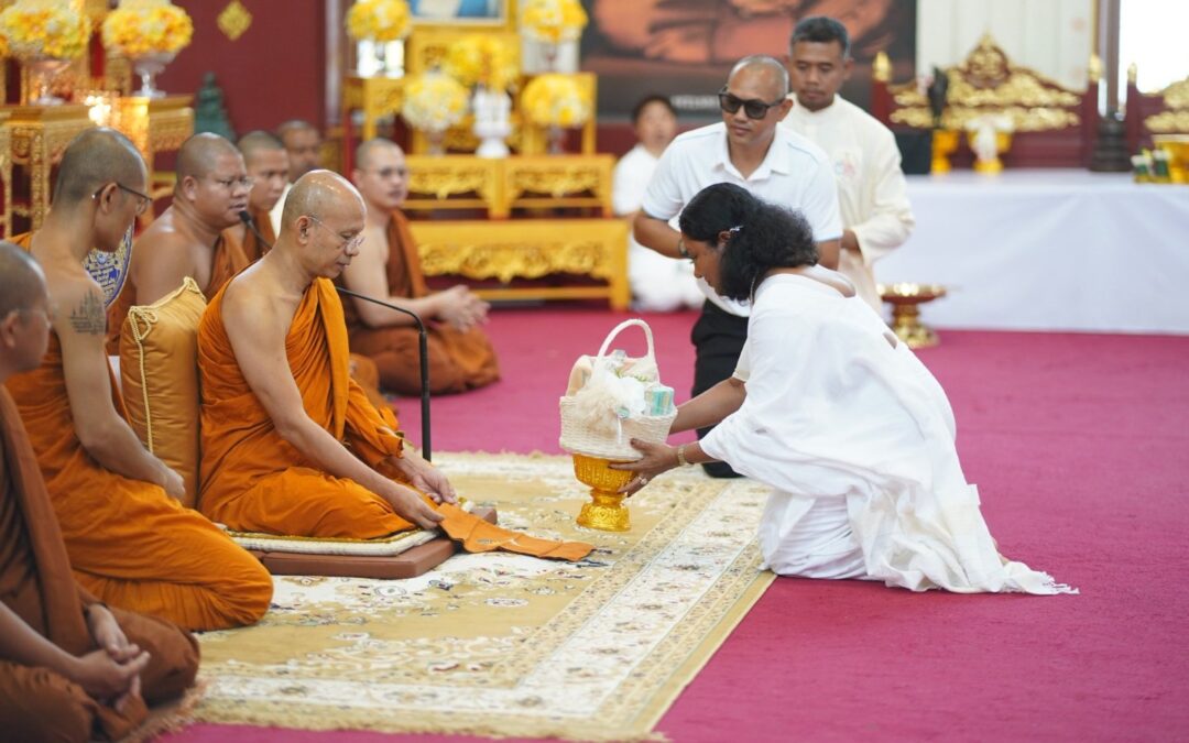 Sri Lankan Women Group Visits Thailand for Temporary Observation of Ten Precepts on International Women’s Day