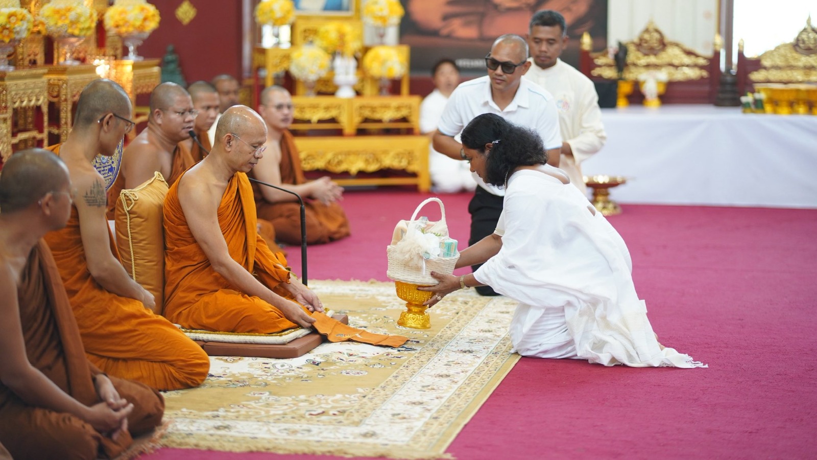 Sri Lankan Women Group Visits Thailand for Temporary Observation of Ten Precepts on International Women’s Day